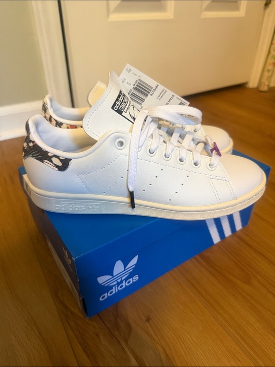 adidas Shoes - adidas Women’s Stan Smith Butterfly Heel Tab Sneakers Size 6.5